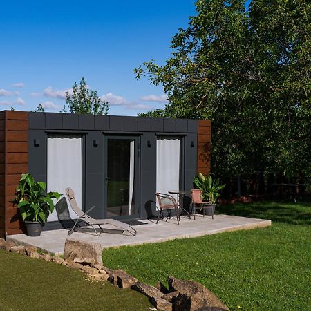 Апартаменти Tiny House Mezi Sklepy Kobyli Екстер'єр фото