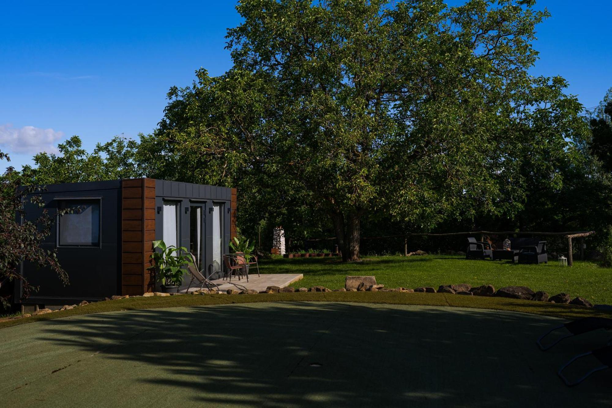 Апартаменти Tiny House Mezi Sklepy Kobyli Екстер'єр фото