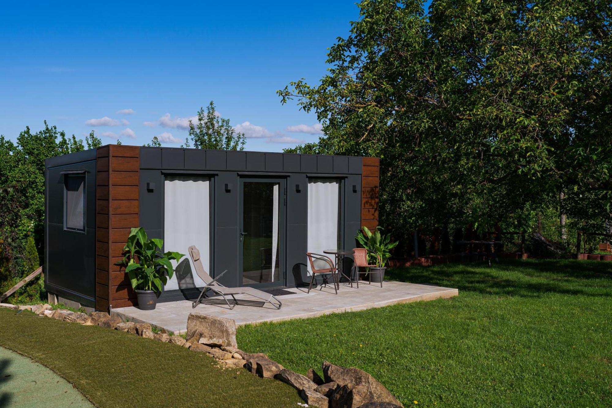 Апартаменти Tiny House Mezi Sklepy Kobyli Екстер'єр фото